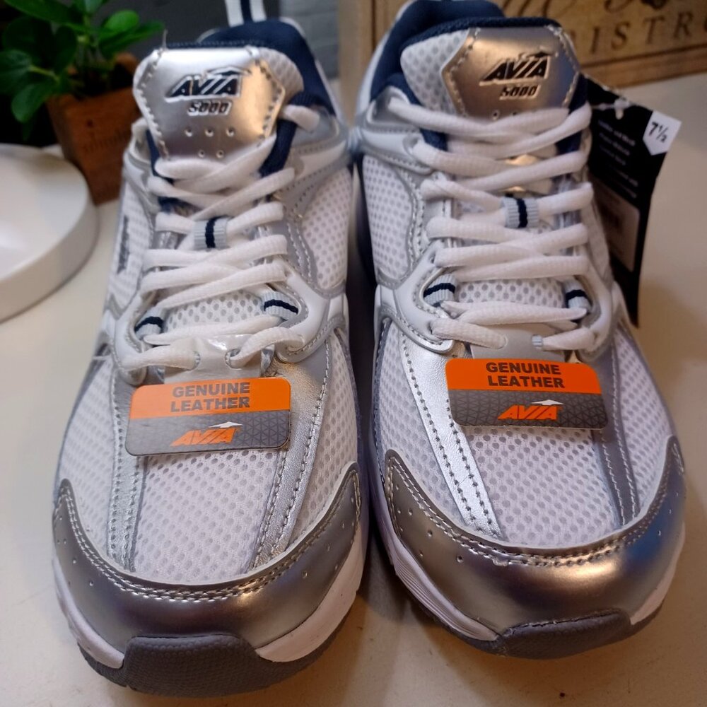 NWT AVIA White Leather Sneakers womens sz 7.5